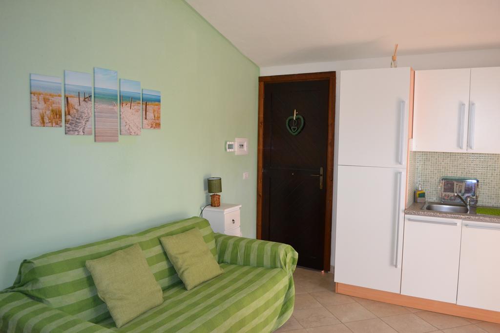 Apartments Mimose Badesi Exterior photo